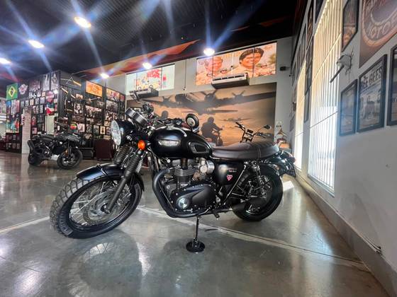 TRIUMPH BONNEVILLE T120 BLACK 1200 