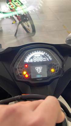 TRIUMPH-DAYTONA 660-2024