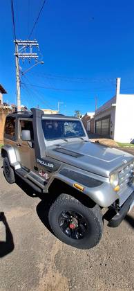 TROLLER T4 2.8 TETO RÍGIDO 12V TURBO INTERCOOLER DIESEL 2P MANUAL