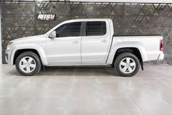 VOLKSWAGEN-AMAROK-2.0 HIGHLINE 4X4 CD 16V TURBO INTERCOOLER DIESEL 4P AUTOMÁTICO VOLKSWAGEN-AMAROK-2019