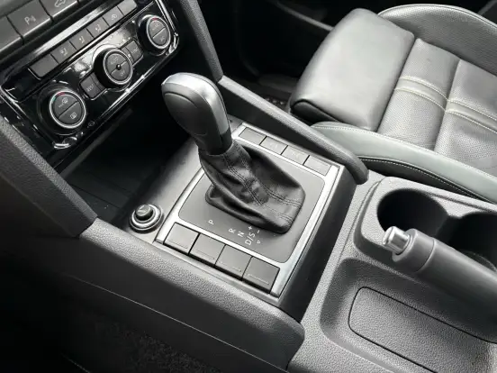 VOLKSWAGEN-AMAROK-2025