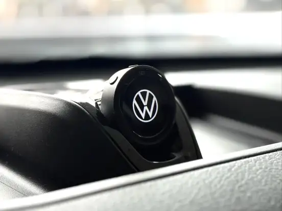 VOLKSWAGEN-AMAROK-2025