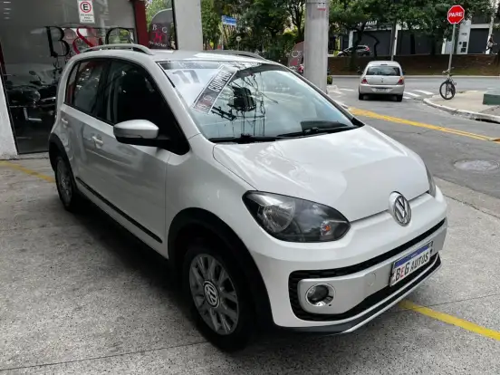 VOLKSWAGEN-CROSS UP-2017