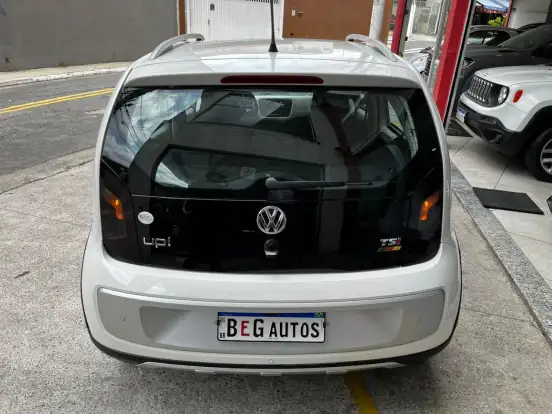VOLKSWAGEN-CROSS UP-2017