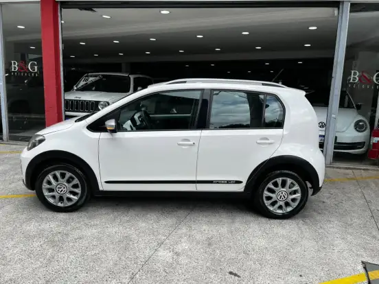 VOLKSWAGEN-CROSS UP-2017