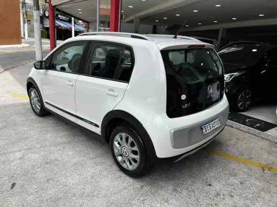 VOLKSWAGEN-CROSS UP-2017