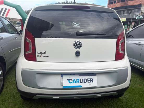 VOLKSWAGEN-CROSS UP-2015
