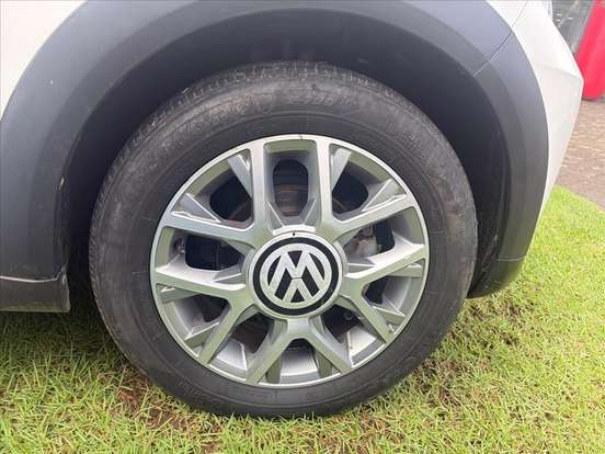 VOLKSWAGEN-CROSS UP-1.0 MPI 12V FLEX 4P MANUAL VOLKSWAGEN-CROSS UP-2015