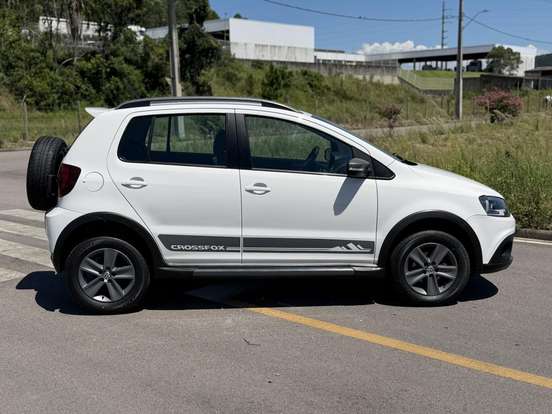 VOLKSWAGEN-CROSSFOX-2011