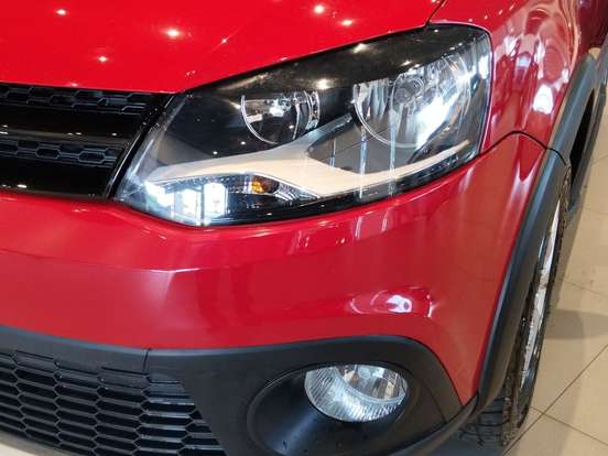 VOLKSWAGEN-CROSSFOX-2014