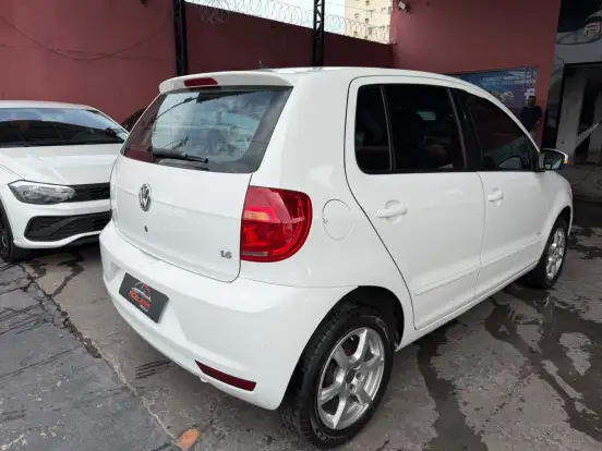 VOLKSWAGEN-FOX-2012