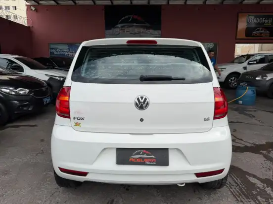 VOLKSWAGEN-FOX-2012
