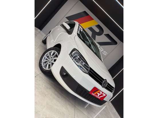 VOLKSWAGEN-FOX-2014