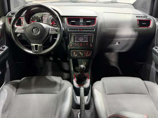 VOLKSWAGEN-FOX-2013