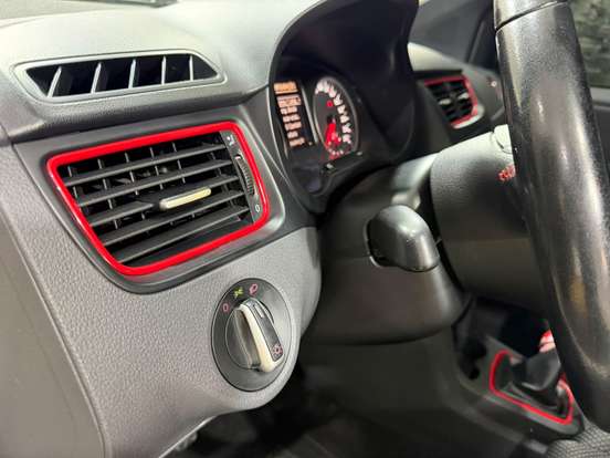 VOLKSWAGEN-FOX-2013