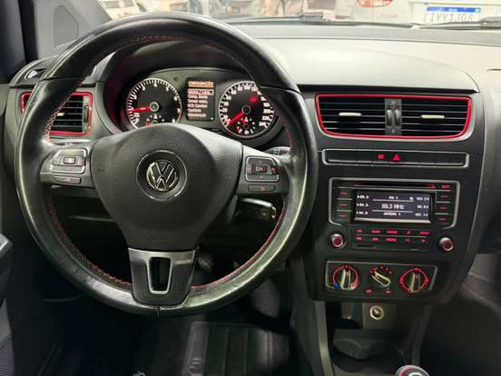 VOLKSWAGEN-FOX-1.6 MI ROCK IN RIO 8V FLEX 4P MANUAL VOLKSWAGEN-FOX-2013
