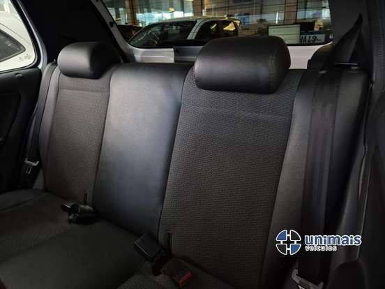 VOLKSWAGEN-FOX-2016