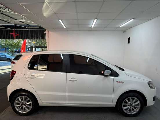 VOLKSWAGEN-FOX-1.6 MI ROCK IN RIO 8V FLEX 4P MANUAL VOLKSWAGEN-FOX-2013