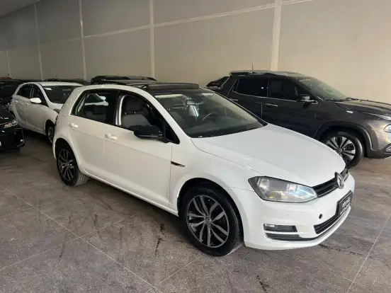 VOLKSWAGEN-GOLF-2014