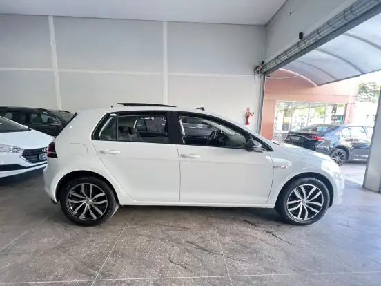 VOLKSWAGEN-GOLF-2014