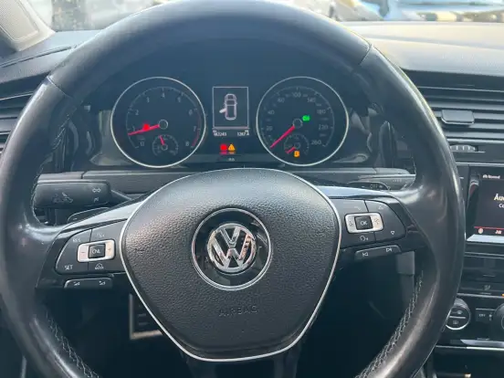 VOLKSWAGEN-GOLF-2014