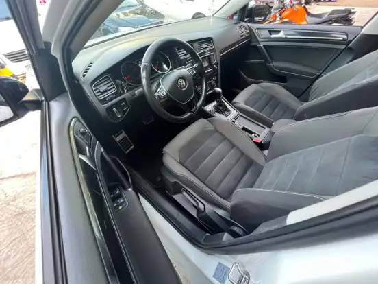 VOLKSWAGEN-GOLF-2014