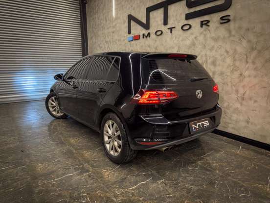 VOLKSWAGEN-GOLF-2014