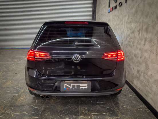 VOLKSWAGEN-GOLF-2014