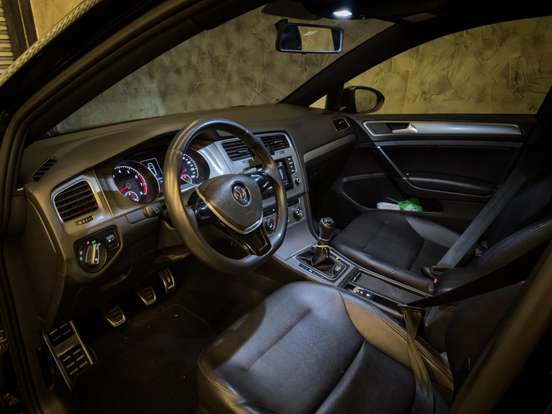 VOLKSWAGEN-GOLF-2014