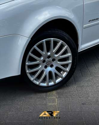VOLKSWAGEN-GOLF-2014