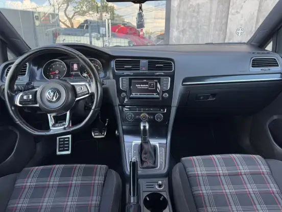 VOLKSWAGEN-GOLF-2.0 TSI GTI 16V TURBO GASOLINA 4P AUTOMÁTICO VOLKSWAGEN-GOLF-2015