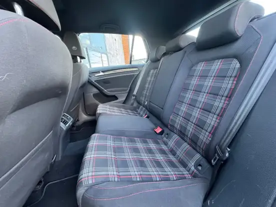 VOLKSWAGEN-GOLF-2015