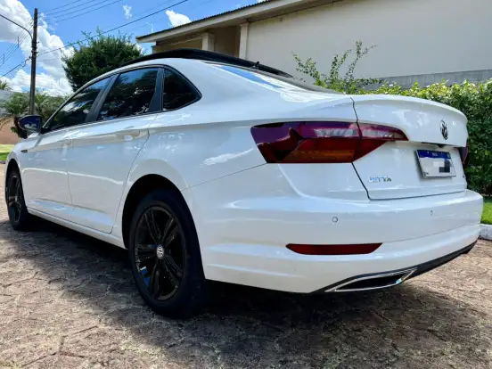 VOLKSWAGEN-JETTA-2019