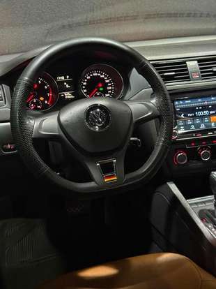 VOLKSWAGEN-JETTA-1.4 16V TSI TRENDLINE GASOLINA 4P TIPTRONIC VOLKSWAGEN-JETTA-2016
