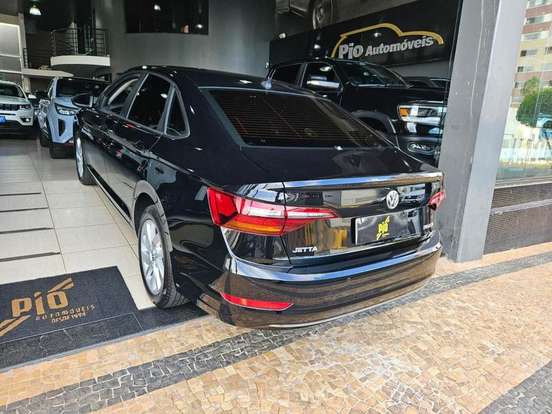 VOLKSWAGEN-JETTA-2018