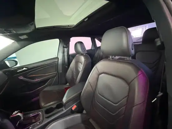 VOLKSWAGEN-JETTA-2023