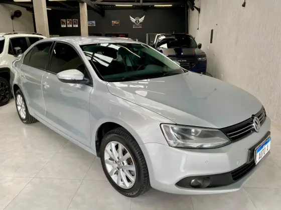 VOLKSWAGEN JETTA 2.0 COMFORTLINE FLEX 4P TIPTRONIC
