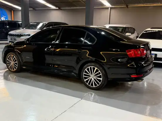 VOLKSWAGEN-JETTA-2011