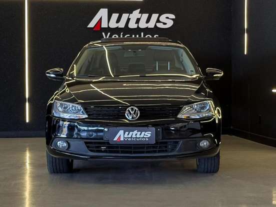 VOLKSWAGEN-JETTA-2012