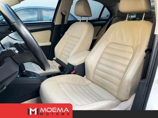 VOLKSWAGEN-JETTA-2013