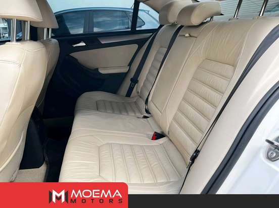 VOLKSWAGEN-JETTA-2013