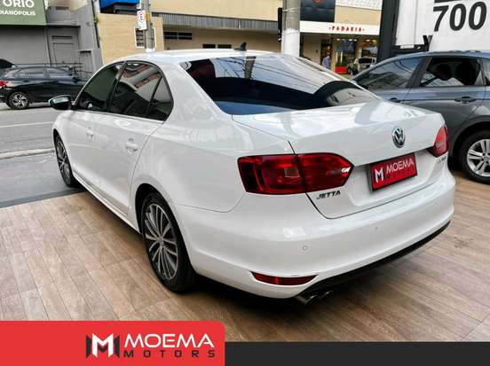 VOLKSWAGEN-JETTA-2013