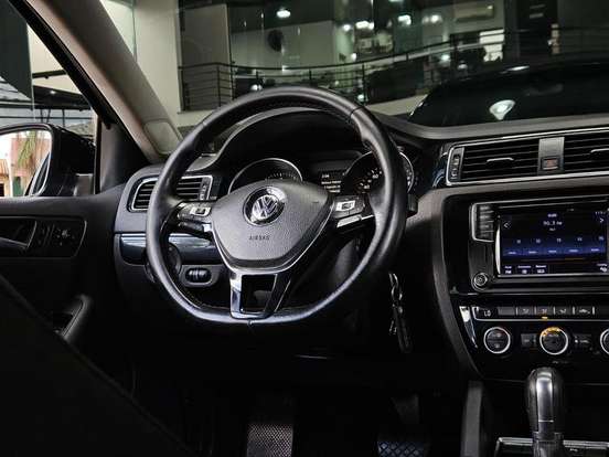VOLKSWAGEN-JETTA-2.0 TSI HIGHLINE 211CV GASOLINA 4P TIPTRONIC VOLKSWAGEN-JETTA-2016