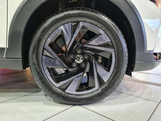 VOLKSWAGEN-NIVUS-1.0 200 TSI TOTAL FLEX HIGHLINE AUTOMÁTICO VOLKSWAGEN-NIVUS-2025