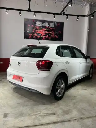 VOLKSWAGEN-POLO-2021