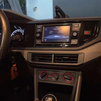 VOLKSWAGEN-POLO-2018