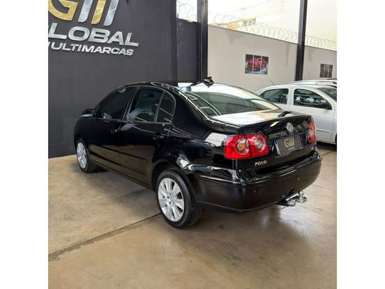VOLKSWAGEN-POLO SEDAN-2010