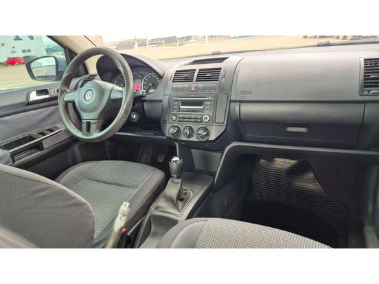 VOLKSWAGEN-POLO SEDAN-2012