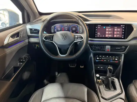 VOLKSWAGEN-TAOS-2023