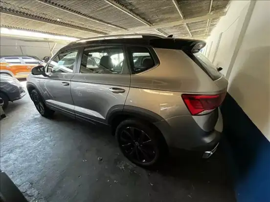 VOLKSWAGEN-TAOS-2021
